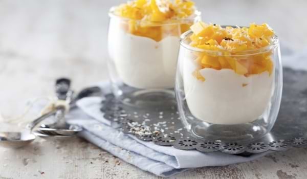 Vanille blancmange met mangocoulis